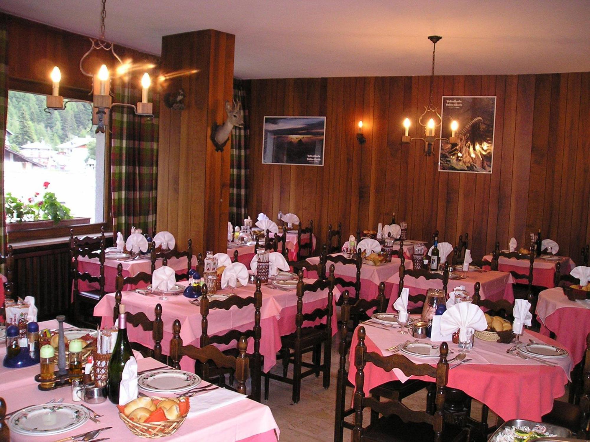 Hotel Al Caminetto Valtournenche Extérieur photo