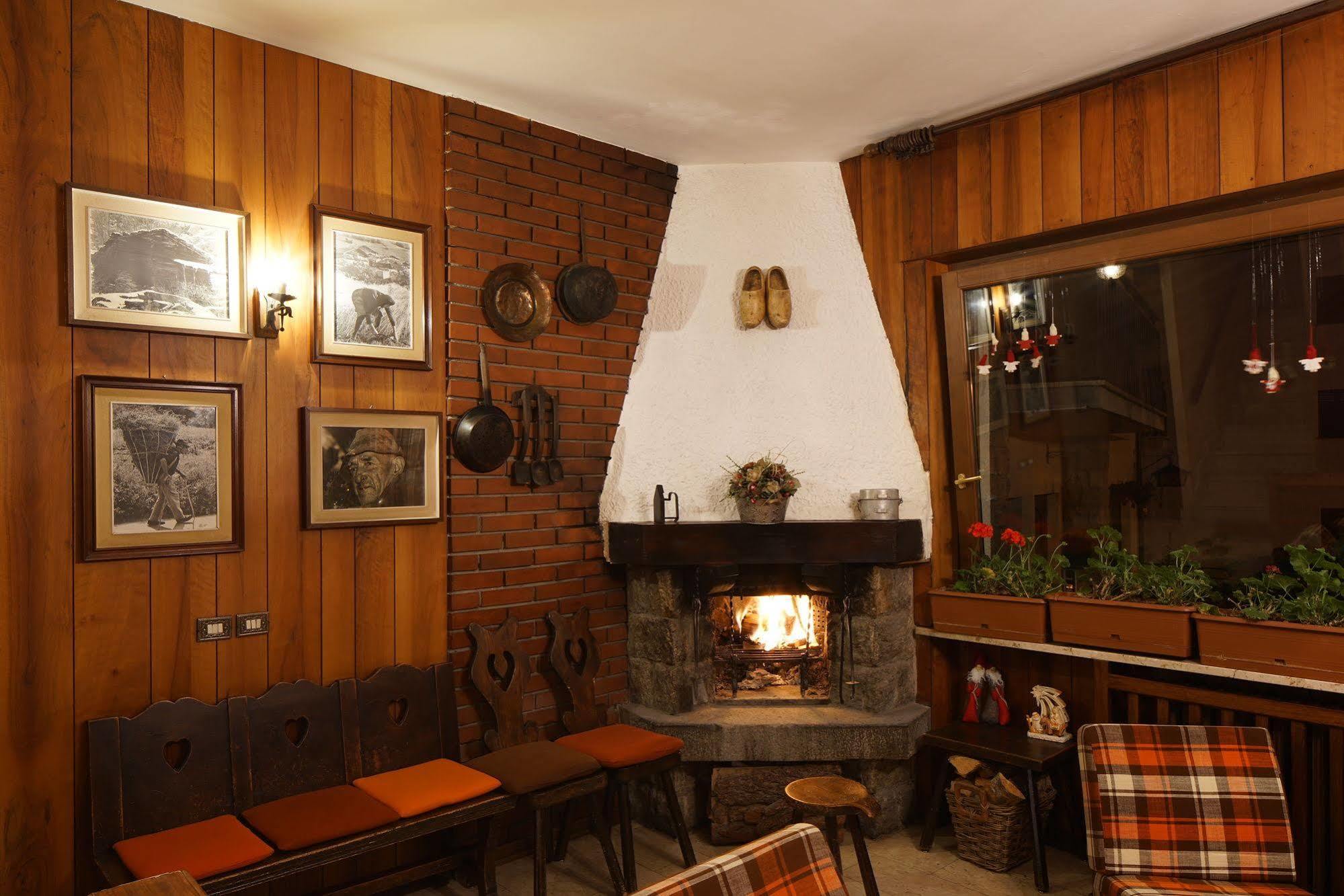 Hotel Al Caminetto Valtournenche Extérieur photo